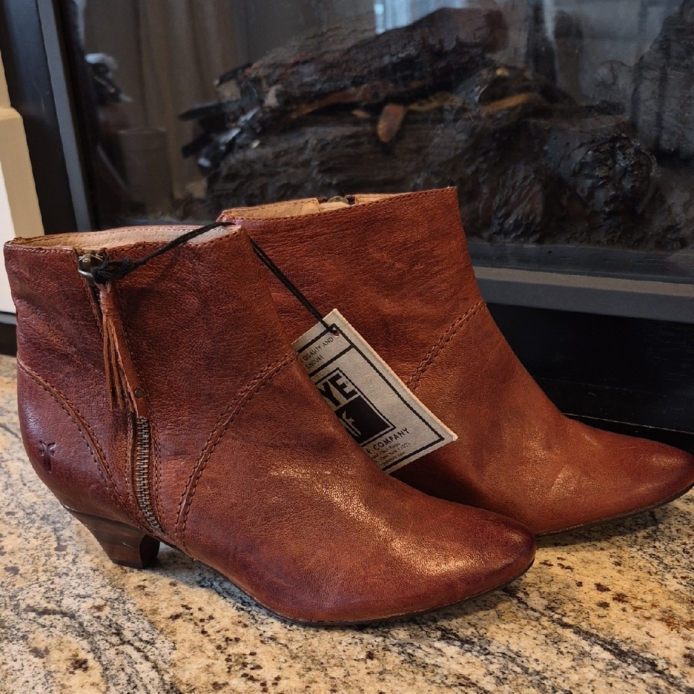 FRYE Y2K Steffi Leather Bootie Cognac NWT